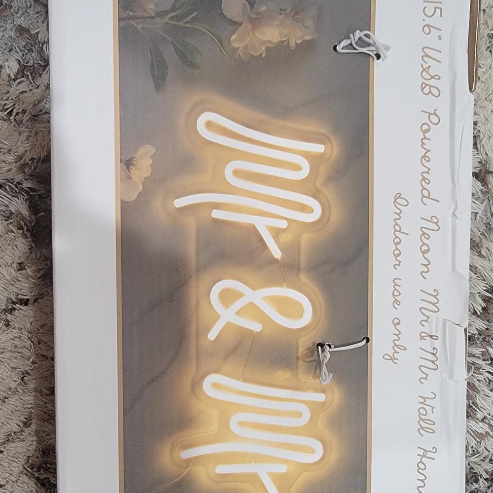 USB Powered Neon Wall Art - Mr & Mrs - White